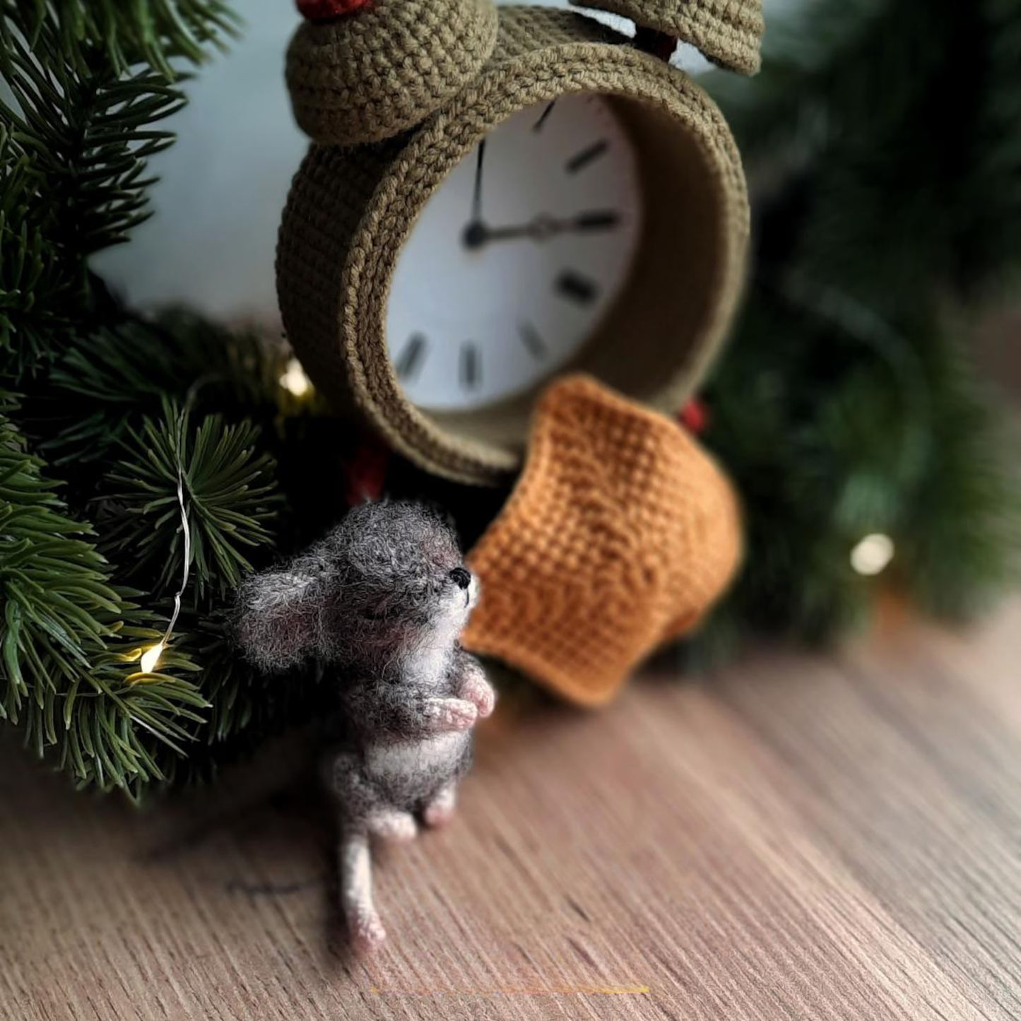 Mouse in the Clock Crochet Pattern