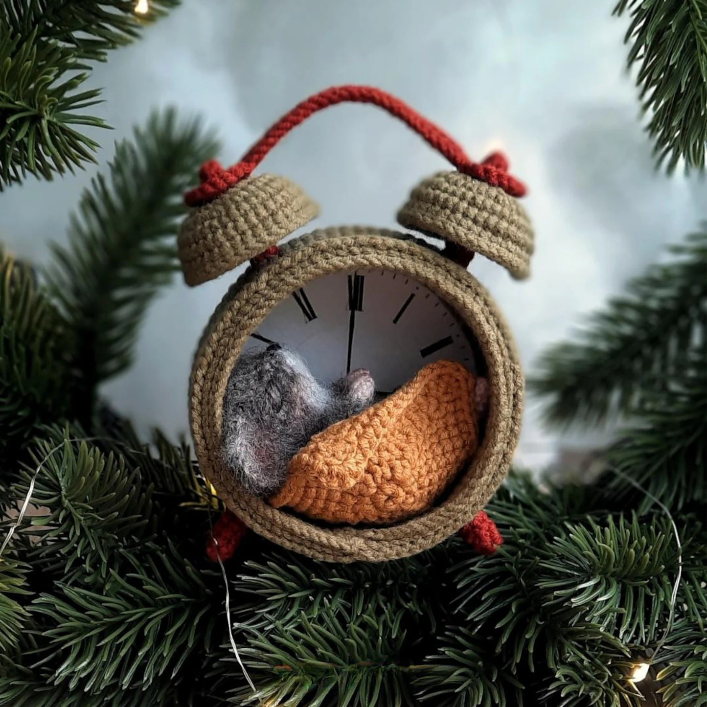 Mouse in the Clock Crochet Pattern