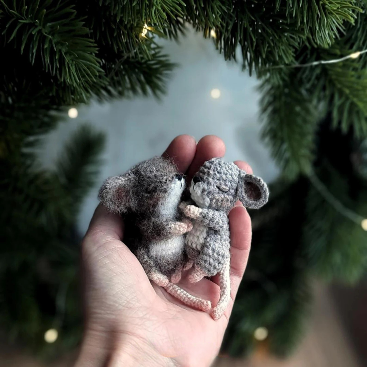 Mouse in the Clock Crochet Pattern